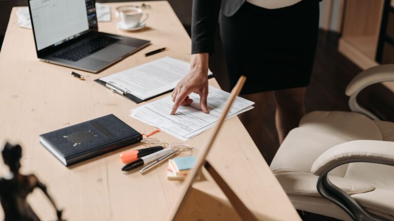 Peut-on récupérer le matériel professionnel pendant un arrêt maladie ?